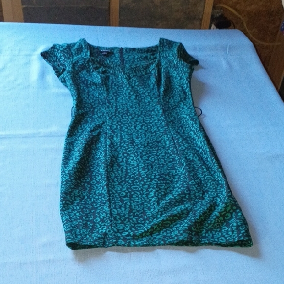 A. Byer Tops - A. Byer Teal Animal Print Cap Sleeve Tunic